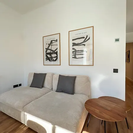 U-nique Balmes Iii Apartman *